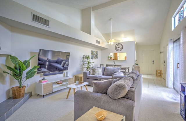 Cozy Haven Retreat - Ideal Location w/Patio & Pool