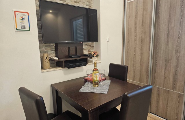 Cozy Herceg Novi apt,WiFi,terrace,parking,short walk to the sea and Old Town