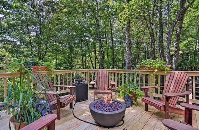 Cozy Hideaway w/Grill, 17 Mi to Asheville