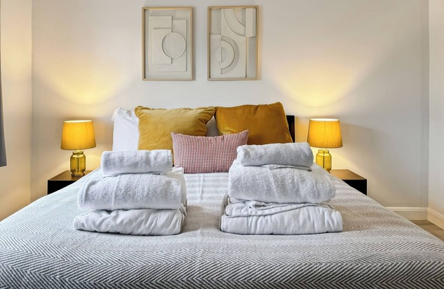Cozy Hideaway With Hot Tub & Sauna Sleeps 7