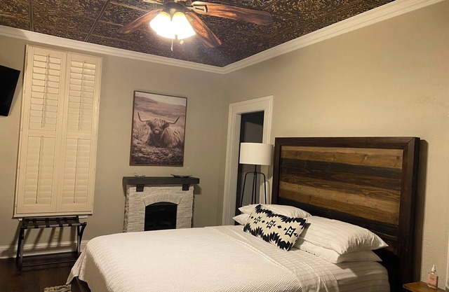 Cozy Historic Carriage apt. Steps from dining /boutiques/entertainment!