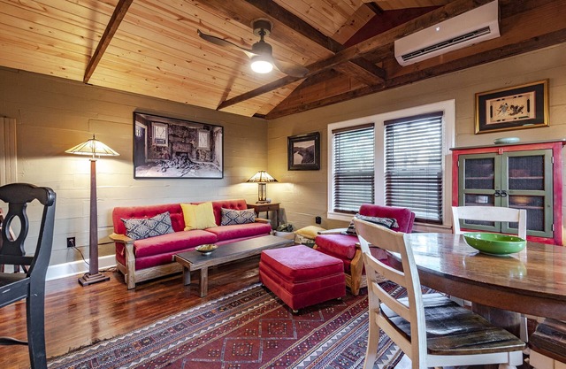 Cozy historic cottage in historic Fairmount