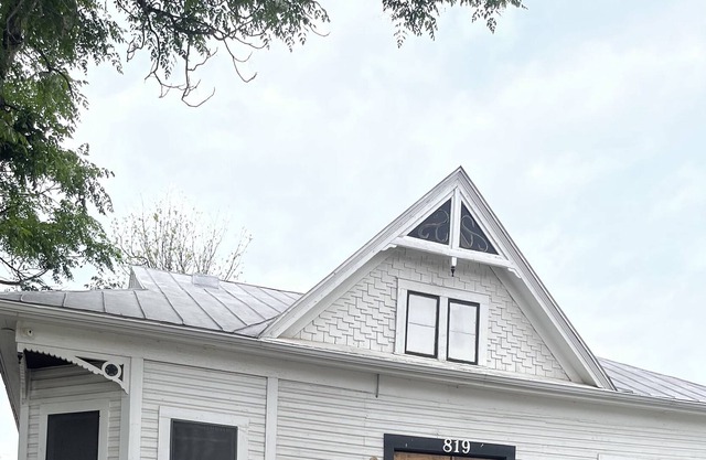 Cozy historic home downtown San Antonio @ Alamodome ~Family and pet friendly