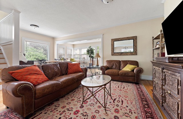 Cozy Historical Home-Trendy Lakes Area- 3 Bedroom 1 & 1/2 Bath
