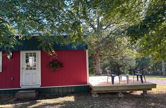 Cozy hobby farm cabin under the stars!