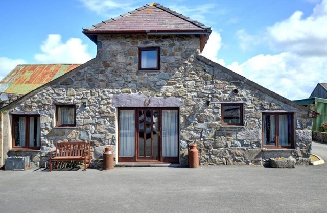Cozy Holiday Home in Llanfaglan with barbecue