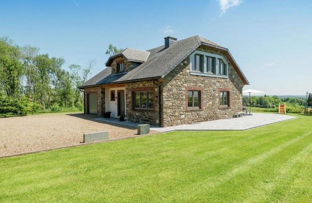 Cozy Holiday Home in Waimes with Private Garden