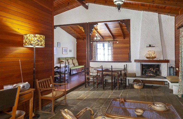 Cozy holiday villa, 1min from the beach, large private garden ideal for families