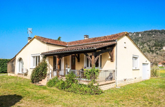 Cozy home in Saint-Vincent-de-Cosse