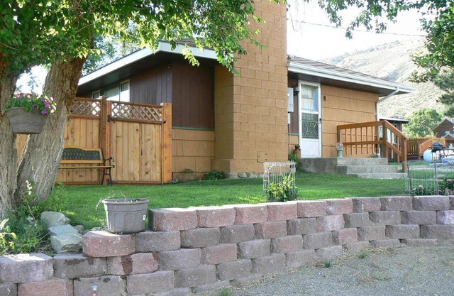 Cozy Home 10 blocks from Yellowstone Park