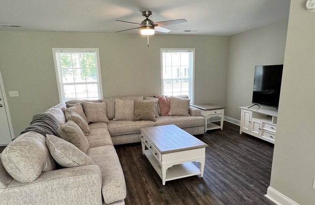 Cozy home 20 miles from the beach!