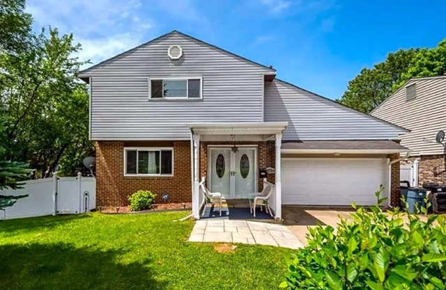 Cozy home close to UPMC/CMU/UPITT/DUQSNE/CARLW Minutes from everything w/Parking