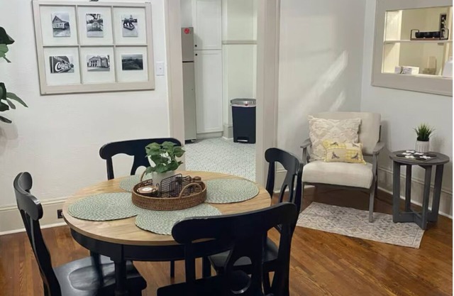 Cozy home conveniently located in downtown Hendersonville