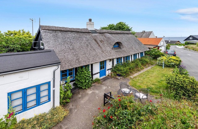 Cozy home in Allinge with kitchen