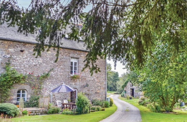 Cozy home in Bonnemain with WiFi