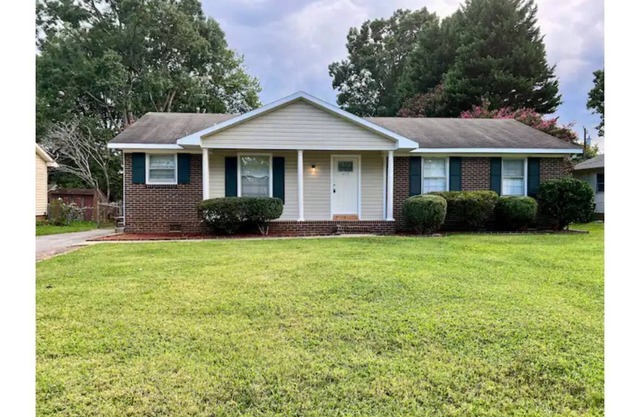 Cozy Home in Central Location, Gboro & High Point!