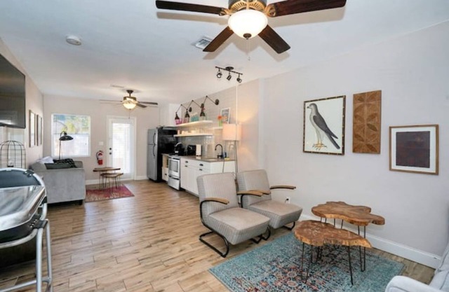 Cozy home in duplex with garden and pool shared