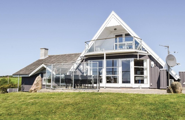 Cozy home in Ebeltoft with sauna