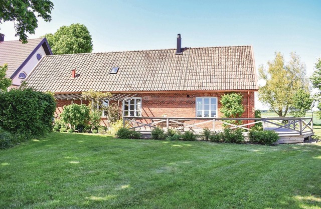 Cozy home in Gärsnäs with WiFi