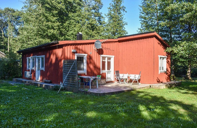 Cozy home in gärsnäs with WiFi