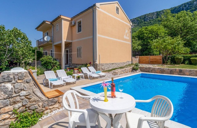 Cozy home in Grizane with kitchen