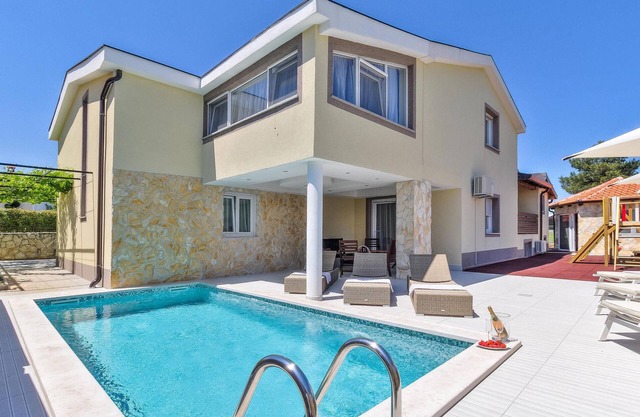 Cozy home in Kastel with WiFi
