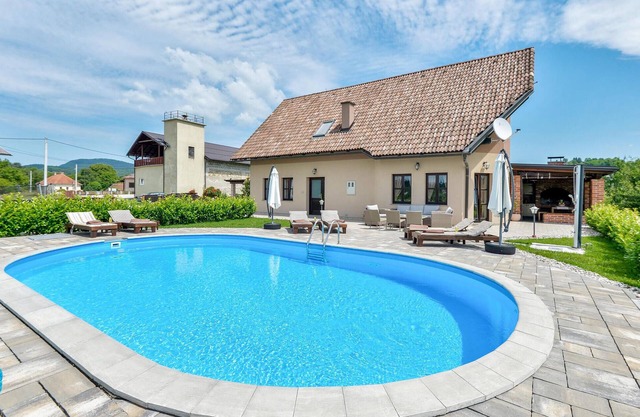 Cozy home in Krasic with sauna