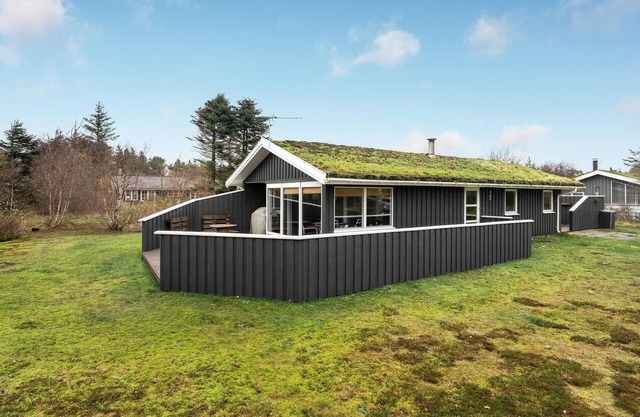 Cozy home in Pandrup with kitchen
