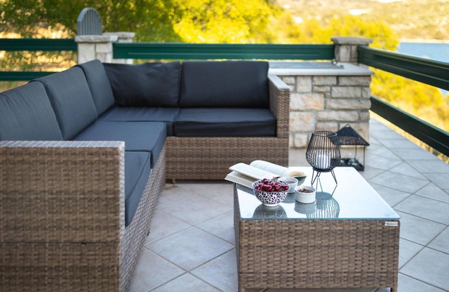 Cozy home in Vela Luka with WiFi