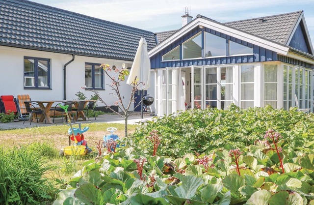 Cozy home in Ystad with kitchen