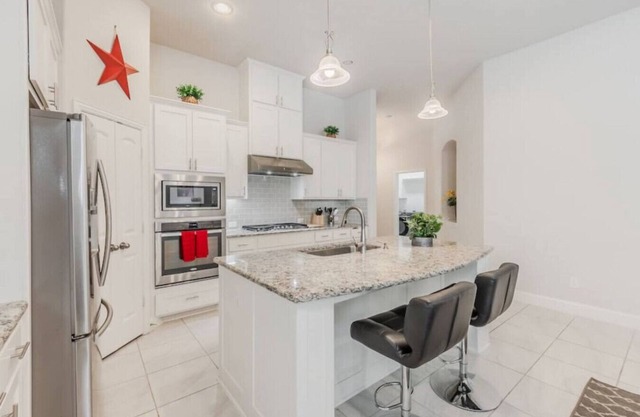Cozy Home Luxury Corporate Housing