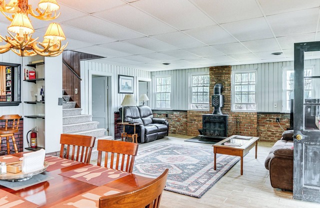 Cozy Home w/Yard: Steps to Mississippi River