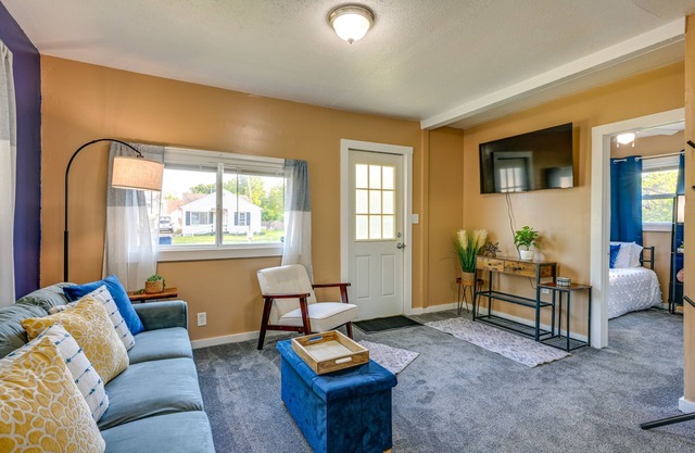 Cozy Home w/Backyard ~ 3 Mi to Downtown Saginaw!