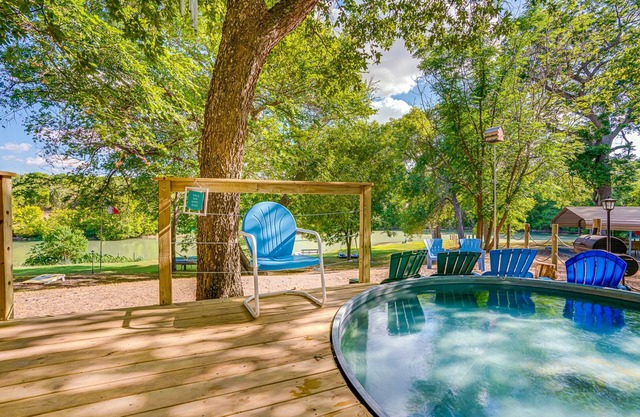 Cozy Home w/Cowboy Pool & River Glamping Outdoor