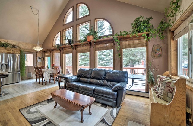 Cozy Home w/Mountain Views Near Ouray Hot Springs