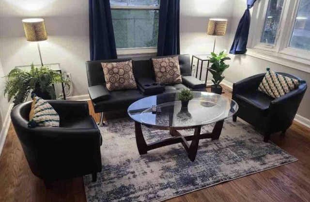 Cozy Home with Bonefire: 30 mins from Detroit/AA