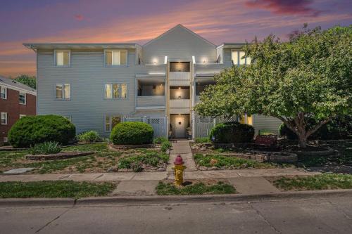 Cozy Home with Comfort & Prime Location & King Bed