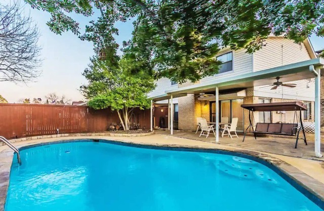 Cozy Home with Pool and Game Room Great for Families