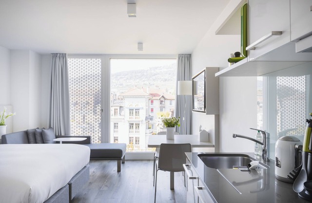 Cozy hotel in charming Vevey with fitness room, WiFi, AC