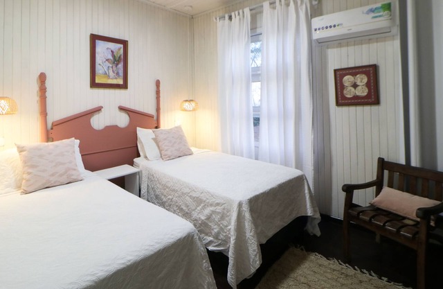 Cozy hotel-style suite with private bathroom, on-site dining, & fast WiFi