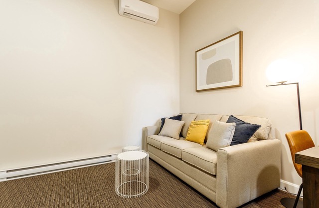 Cozy Hotel Suite Ideal for 4 (Phase 1 - 102)