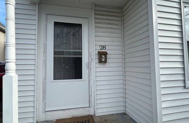 Cozy house close to Lowell General Hospital and UMass.