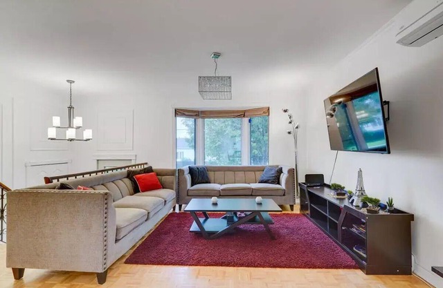 cozy house parking private Montrealnn