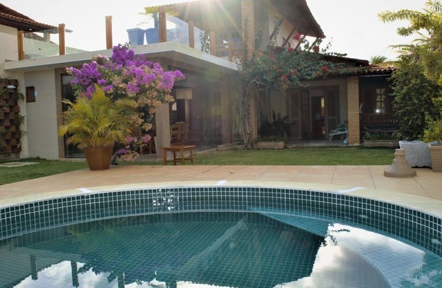 Cozy house w / pool, gourmet space, 24h security, 100m from the beach