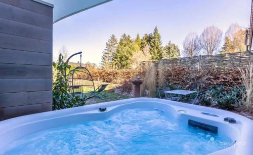 Cozy House with Jacuzzi in Gouvy