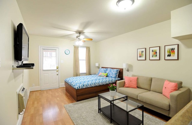 Cozy Hyde Park Guest House in Historic Central Austin Neighborhood