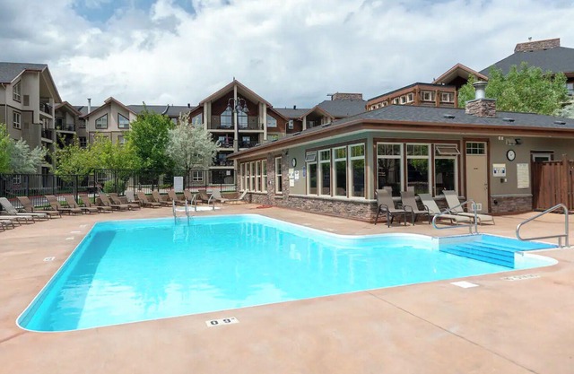 Cozy Invermere Condo by the water