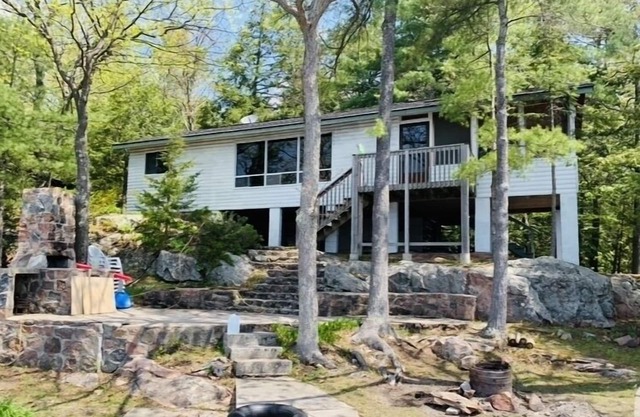 Cozy Island Cottage located on Lower Buckhorn Lake