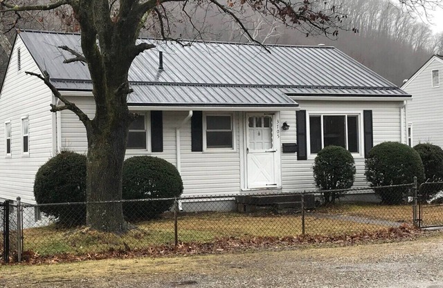 Cozy kanawha city home - Walk to CAMC Hospital