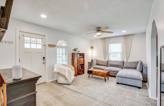 Cozy Kansas City Home - 3 Mi to Worlds of Fun!